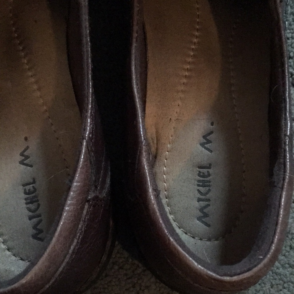 Brown flats - Picture 3 of 4